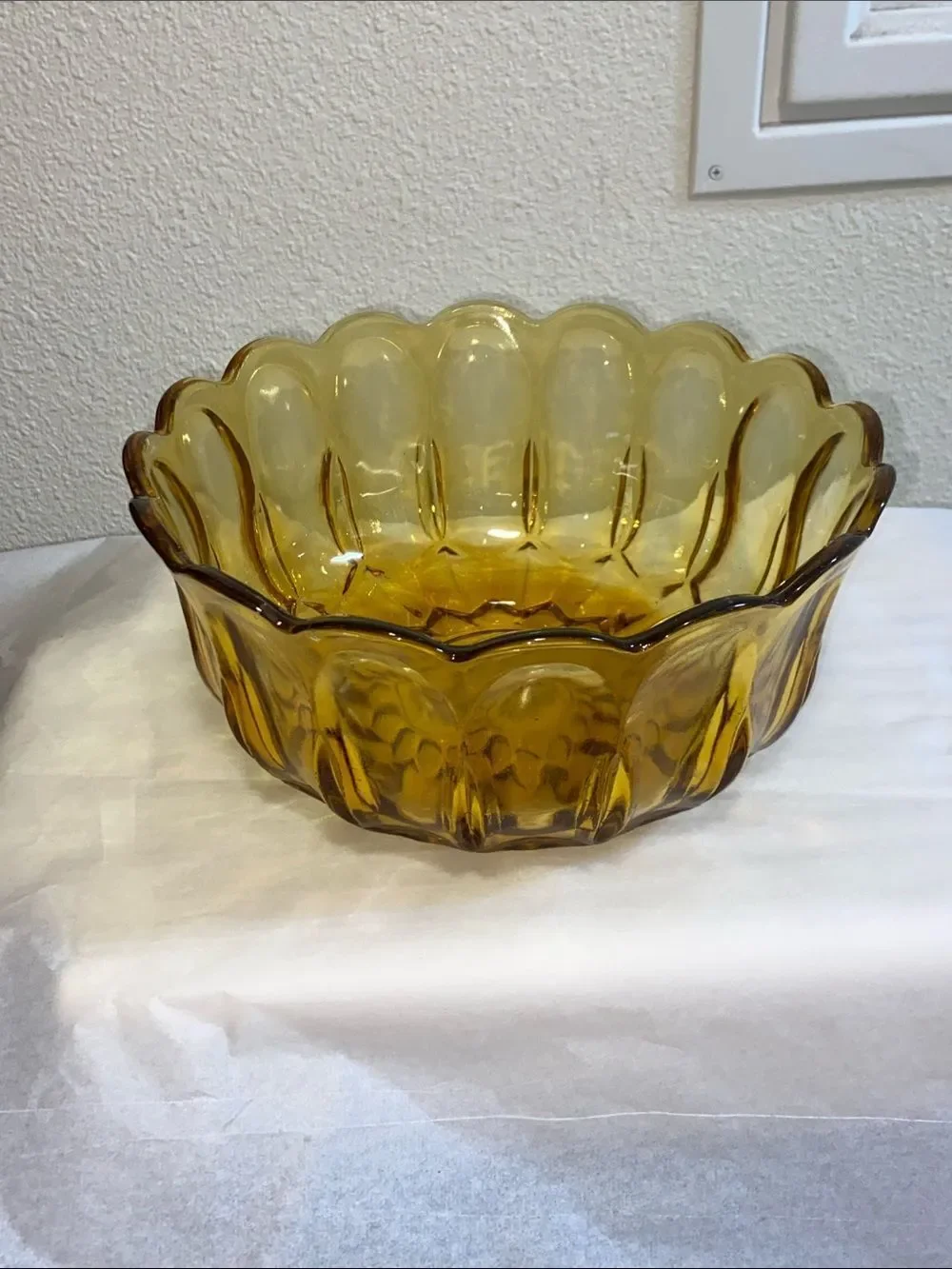 Scalloped Amber Glass Serving Bowl - Elegant Honey Amber Finish